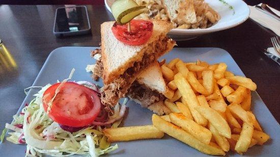 Kontoret Bar & Matsal